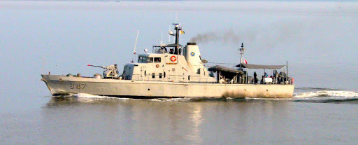 Vào ngày 29 tháng 11 năm 2017, tàu tuần tra KRI Sibarau-847 của Hải quân Indonesia cũng đã chìm tại vùng biển Tanjung Siram, bắc Sumatra. Nguyên nhân được xác định là do tàu mất điện và một con sóng lớn đã làm chìm tàu. Ảnh: Tàu tuần tra KRI Sibarau-847 của Indonesia hồi còn phục vụ.