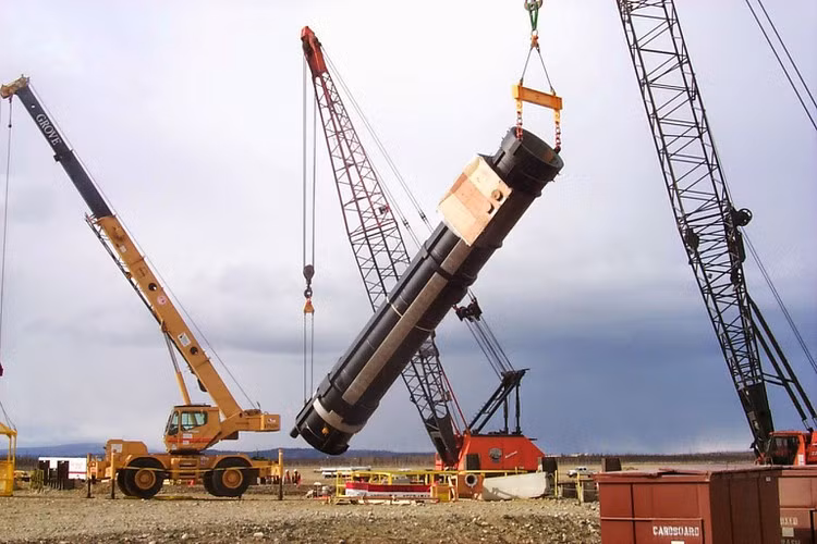 Và cuối cùng là hệ thống phòng thủ tên lửa trên đất liền (GMD) sử dụng phương pháp đánh chặn động học; hệ thống trang bị tên lửa đẩy nhiên liệu rắn nhiều tầng (GBI), được trang bị đầu đạn đánh chặn ngoài khí quyển (EKV). Tên lửa GBI có chiều dài 16,6 m, trọng lượng phóng là 21,6 tấn; đầu đạn EKV nặng 64 kg, được trang bị động cơ để điều khiển và đầu dò hồng ngoại.