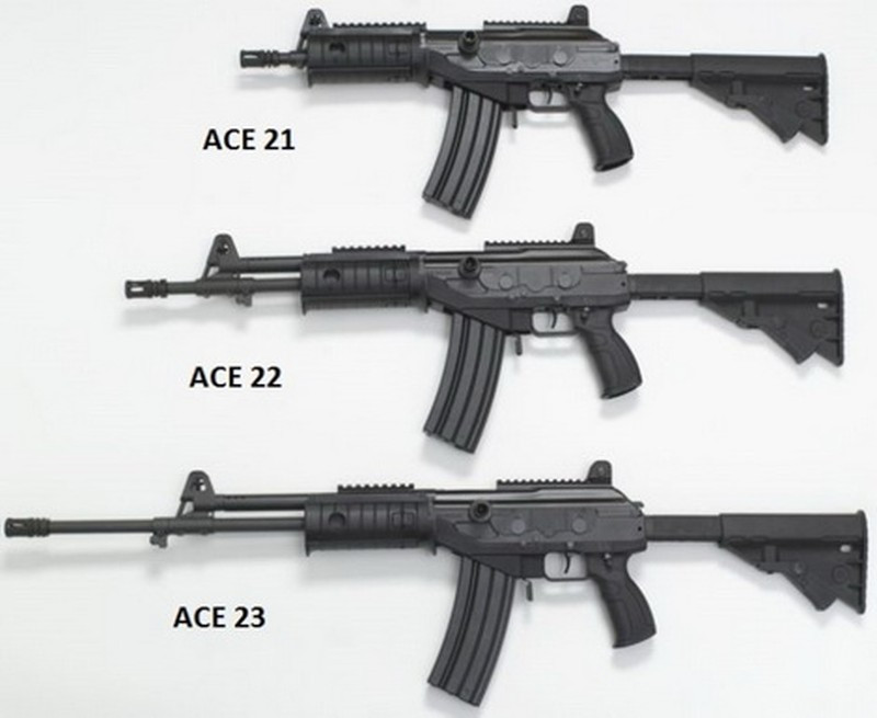 Súng có chiều dài nòng tổng thể 730mm, trong đó nòng dài 215mm, trọng lượng 3kg, tốc độ bắn 680 - 880 phát/phút, có thể sử dụng hộp tiếp đạn 20 viên hoặc 30 viên. Ảnh: Gia đình Galil Ace series 5.56x45mm với Ace 21 bản carbin, Ace 22 bản tiêu chuẩn và Ace 23 bản nòng dài.