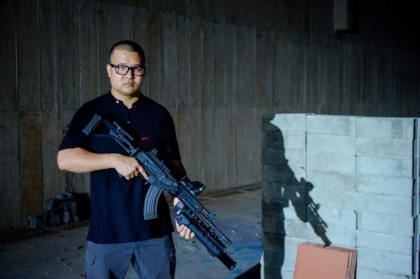 Như vậy, đây có thể coi là một tin vui mới nữa của việc phát triển các dòng súng trường tấn công của quân đội Việt Nam. Nó cho thấy việc bộ đội ta được trang bị đầy đủ các loại súng sử dụng cả hai cỡ đạn 7.62x39mm truyền thống và 5.56x45mm chuẩn NATO để có thể tùy biến cho nhiều nhiệm vụ đặc thù khác nhau. Cùng với đó là mở ra triển vọng cho việc chế tạo các dòng STV dùng cỡ đạn 5.56x45mm mới để thay thế các loại súng đã cũ trong biên chế. Ảnh: Súng trường tấn công STV-380 do Việt Nam chế tạo.