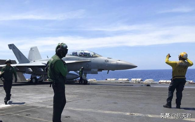 Ngày 18/6, một chiếc tiêm kích hạm F/A-18F của hải quân Mỹ, cất cánh từ tàu sân bay USS Theodore Roosevelt, khi đang thực hiện chuyến tuần tra thường lệ tại biển Philippines đã bị tai nạn, 2 phi công nhảy dù thoát nạn và được một trực thăng của hải quân Mỹ cứu ngay sau đó.