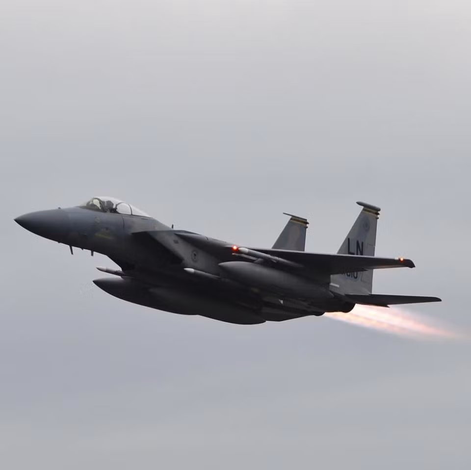 Vào ngày 15/6 vừa qua, một chiếc F-15 thuộc thuộc phi đội bay số 48 của lực lượng Không quân Mỹ, đóng tại căn cứ Lakenheath ở hạt Suffolk (miền đông nước Anh), trong nhiệm vụ bay huấn luyện, đã biến mất khỏi màn hình radar. Ảnh: Máy bay chiến đấu F-15C.