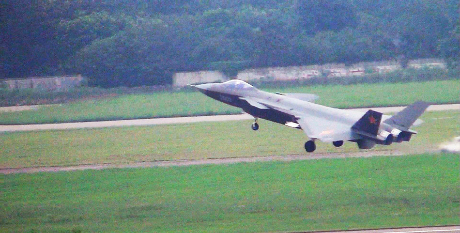 Rõ ràng, việc Trung Quốc triển khai máy bay tiêm kích tàng hình tới biên giới Trung - Ấn khiến tình hình căng thẳng hai nước chưa thể giảm nhiệt, mà đó là bước leo thang mới. Đáng chú ý, việc này được cho là diễn ra ngay sau khi Ấn Độ đưa vào vận hành máy bay tiêm kích Rafale mới mua của Pháp.