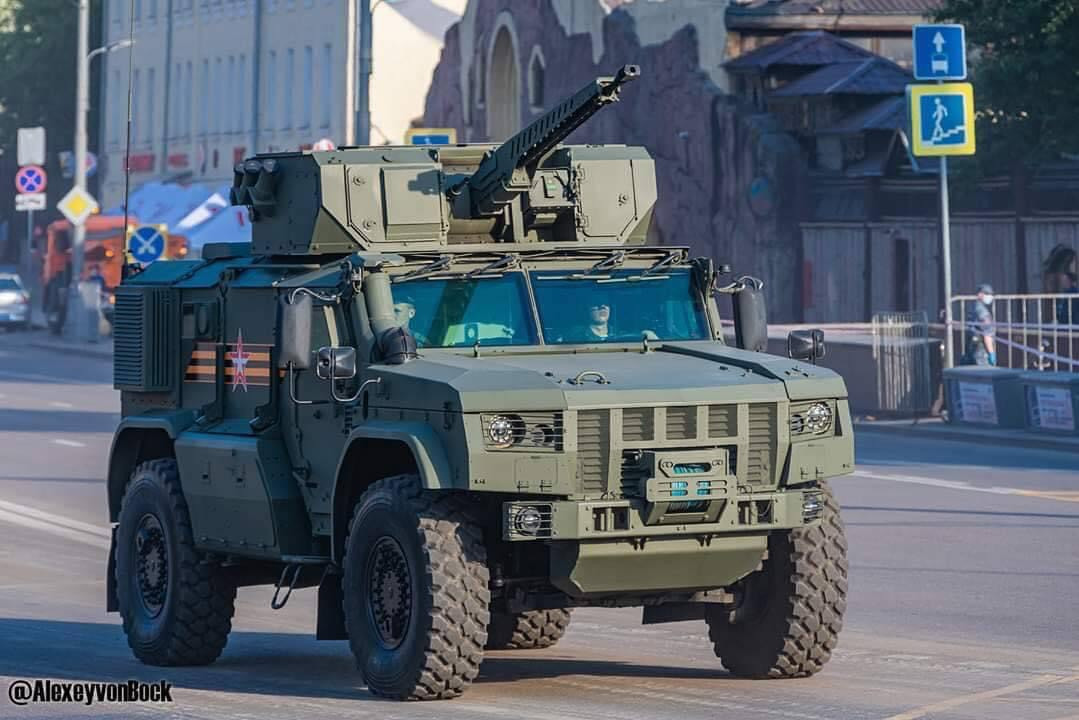 Xe bọc thép kháng mìn Typhoon VDV với tháp pháo 30mm: Đây là loại xe bọc thép được làm riêng cho lực lượng đổ bộ đường không Nga do công ty Kamaz phát triển, với tính cơ động cao, khối lượng nhẹ và có thể chịu được vụ nổ có sức công phá 6-8kg TNT dưới gầm xe.