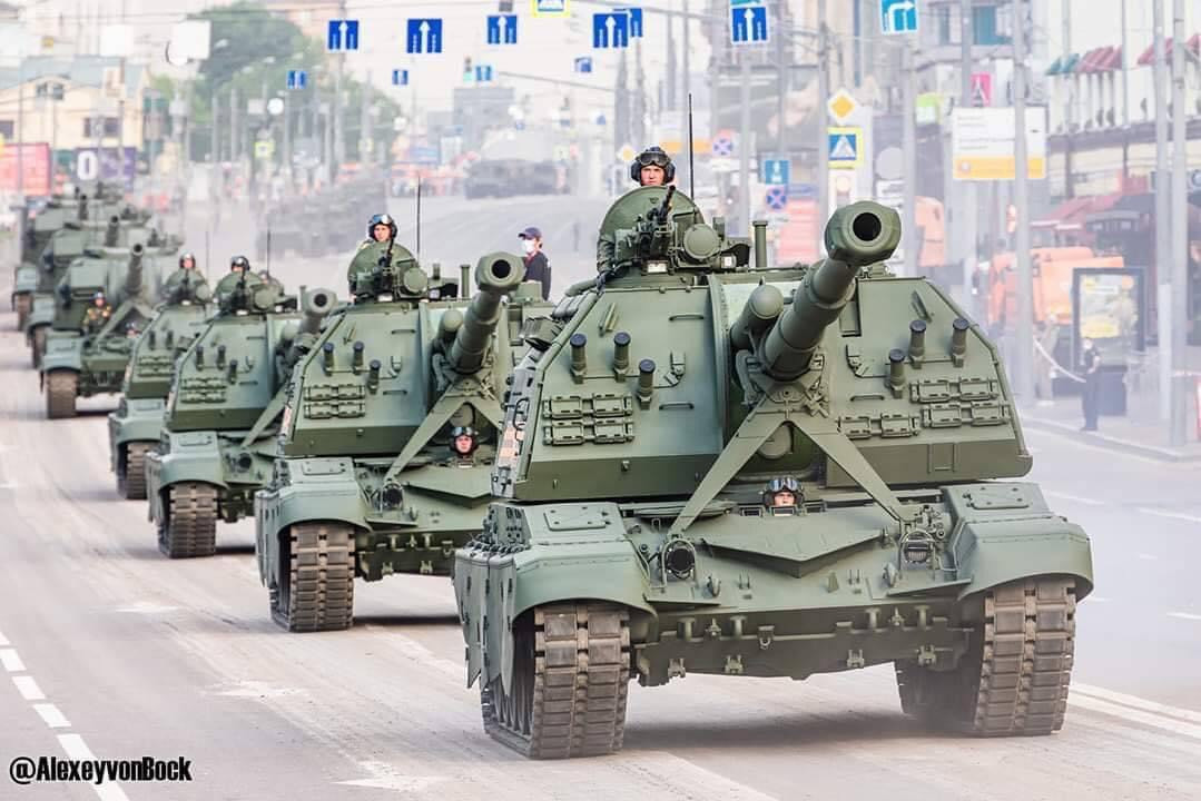 Tổ hợp pháo tự hành Msta-S 2S19: Với pháo chính là loại 2A64 cỡ nòng 152mm, tốc độ bắn tối đa 8 phát/phút và tầm bắn tối đa lên đến hơn 35km cùng cơ số đạn 50 viên và hệ thống nạp đạn tự động.