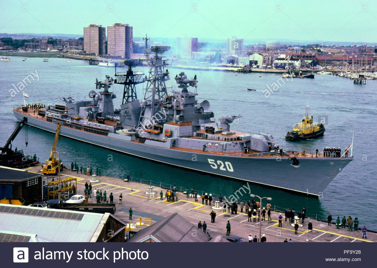 Trong Chiến tranh Lạnh, rất khó để Hải quân Liên Xô có thể cạnh tranh trực diện với Hải quân Mỹ. Cùng với đó là ảnh hưởng của nhà lãnh đạo Khrushchev đối với Hải quân Liên Xô, nên họ rơi vào sự hiểu lầm về thuyết toàn năng của tên lửa, họ tin rằng tàu sân bay là quan tài trên biển và dễ bị đánh chìm. Ảnh: Tàu chiến của Hải quân Liên Xô - Nguồn: Alamy stock photo