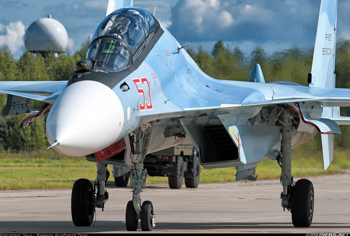 Lực lượng không quân vũ trụ Nga sẽ nhận lô máy bay chiến đấu Su-30SM1 đầu tiên vào cuối năm 2020 và việc giao hàng loạt sẽ bắt đầu vào năm 2021. Theo thời gian, tất cả số Su-30SM đang hoạt động sẽ được nâng cấp lên tiêu chuẩn SM1. Ảnh: Su-30SM của Không quân Nga - Nguồn: Airliners.net