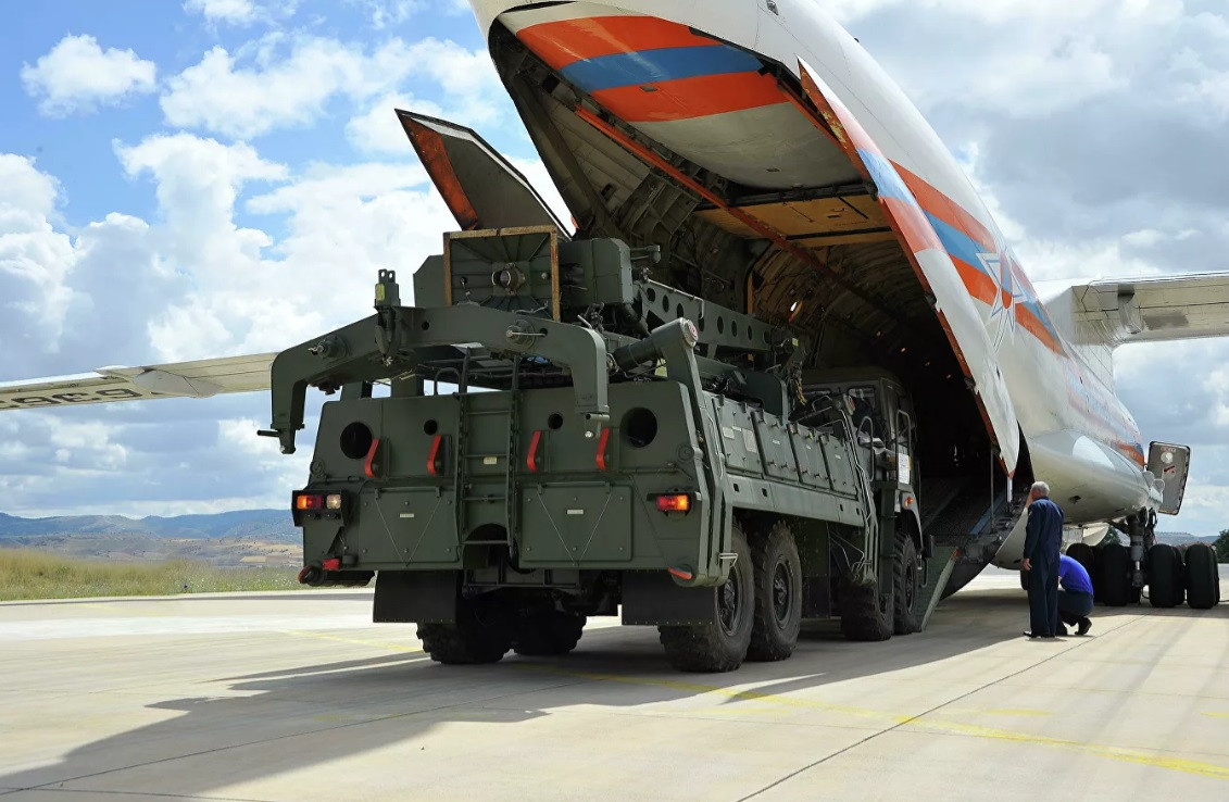 Bởi ngày 23/8, theo RIA Novosti, Nga và Thổ Nhĩ Kỳ (đồng minh của Mỹ) đã ký thỏa thuận cung cấp cho Ankara một trung đoàn S-400 thứ 2 tại khuôn khổ triển lãm Army 2020.