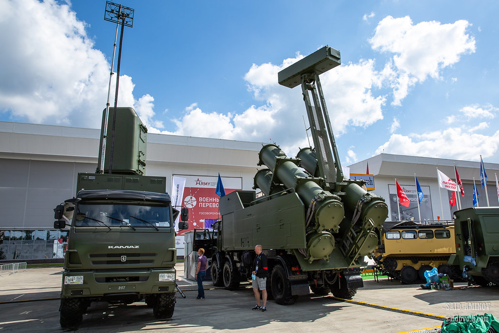 Trong lĩnh vực vũ khí hàng hải, mấy năm qua, Nga vẫn đang nỗ lực quảng bá các tổ hợp phòng thủ bờ biển Bal-E trang bị các tên lửa hành trình Kh-35 Uran nhưng chưa có doanh số đáng mong ước.