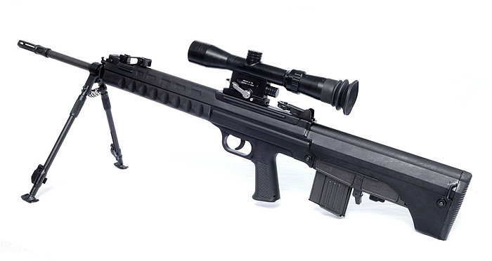 Bước sang thập niên 1990, trong khi Nga vẫn tiếp tục sử dụng SVD làm súng trường bắn tỉa tiêu chuẩn, thì Trung Quốc đã phát triển mẫu súng QBU-88 thay thế dần các loại Type 79 và 85; mẫu QBU-88 đã hoàn thành thử nghiệm vào năm 1996 và lần đầu tiên trang bị cho lực lượng quân đội tiếp quản Hồng Kông vào năm 1997. Ảnh: Súng bắn tỉa QBU-88 - Nguồn: Design.