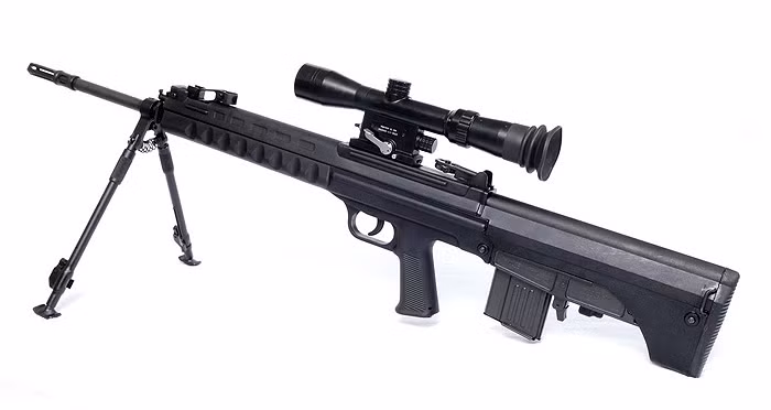 Bước sang thập niên 1990, trong khi Nga vẫn tiếp tục sử dụng SVD làm súng trường bắn tỉa tiêu chuẩn, thì Trung Quốc đã phát triển mẫu súng QBU-88 thay thế dần các loại Type 79 và 85; mẫu QBU-88 đã hoàn thành thử nghiệm vào năm 1996 và lần đầu tiên trang bị cho lực lượng quân đội tiếp quản Hồng Kông vào năm 1997. Ảnh: Súng bắn tỉa QBU-88 - Nguồn: Design.