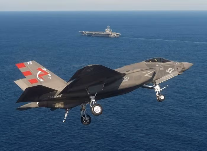 Thứ tám, Hải quân Mỹ hiện là đơn vị khai thác số lượng F-35C lớn nhất và có kế hoạch mua 273 chiếc F-35C. Đáng chú ý, Thủy quân Lục chiến Mỹ cũng muốn có F-35C bên cạnh phiên bản F-35B. Ảnh: Wikipedia