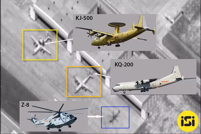 Không dừng lại ở đó, sau khi bồi đắp đảo trái phép, Trung Quốc đã bố trí radar, xây dựng sân bay, triển khai tên lửa chống hạm, các thiết bị gây nhiễu điện tử trên các đảo nhân tạo của họ; biến các đảo này thành các tiền đồn quân sự trên Biển Đông. Ảnh: Hình chụp vệ tinh do ISI công bố ngày 13/5/2020 cho thấy máy bay quân sự KJ-500, KQ-200 và Z-8 hiện diện tại Bãi đá Chữ Thập thuộc quần đảo Trường Sa của Việt Nam.