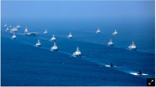 Vào ngày 17/4/2018, Philip Davidson, người đứng đầu Bộ Tư lệnh Ấn Độ-Thái Bình Dương của Mỹ đã thông báo trước Quốc hội Mỹ về việc Trung Quốc hiện có khả năng kiểm soát Biển Đông trong mọi tình huống chiến tranh với Mỹ. Do vậy Đạo luật ủy quyền quốc phòng mới nhất của Mỹ, là công cụ chống lại âm mưu bá quyền nước lớn của Trung Quốc trên Biển Đông. Ảnh: Tàu sân bay Liêu Ninh cùng nhiều tàu chiến khác của Trung Quốc diễn tập ở Biển Đông hồi năm 2018. Video Trung Quốc ồ ạt đưa người ra Biển Đông, Mỹ điều tàu chiến - Nguồn: VTV16