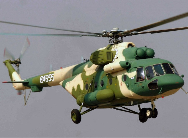 Máy bay trực thăng hay còn gọi là máy bay lên thẳng, là một phương tiện bay sử dụng động cơ cánh quạt, có thể cất hạ cánh thẳng đứng và dừng lơ lửng trên không. Nó rất hữu ích trong cả khía cạnh quân sự lẫn dân sự. Ảnh: Trực thăng Mil Mi-8/17 của Nga.