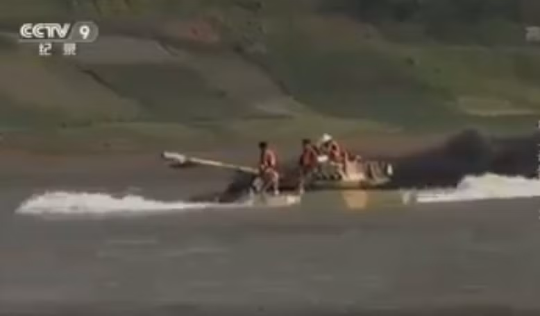 Đáng chú ý, dòng xe tăng lội nước này rất nổi tiếng với sự cố chìm trong khi thử nghiệm bơi tốc độ cao vào năm 2004. Gần đây, đoạn video thử nghiệm đó bắt đầu được tiết lộ trên các trang mạng xã hội.