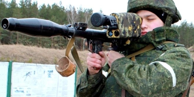 Các quốc gia khác ngoài nước Nga cũng nỗ lực cải tiến thiết bị ngắm của súng RPG-7. Vào năm 2017, Trung tâm Nghiên cứu Khoa học và Thiết kế Belarus đã trình làng súng phóng lựu Ovod-R; đó là một khẩu súng phóng lựu PRG-7 thông thường, nhưng được trang bị kính ngắm "thông minh" PD-7. Ảnh: PRG-7 của Belarus với ống ngắm PD-7. Nguồn: Naviny.by