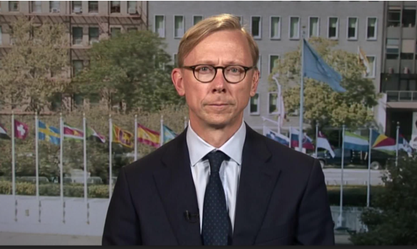 Đại diện đặc biệt của Mỹ về vấn đề Iran, Brian Hook trong cuộc phỏng vấn với hãng tin Anh Reuters vào tối ngày 23/6, đã đe dọa cô lập Trung Quốc và Nga, nếu ngăn cản Mỹ mở rộng lệnh cấm vũ khí đối với Iran, khi ông nói rằng: Trung Quốc và Nga sẽ bị "cô lập tại Liên Hợp Quốc". Ảnh: Đại diện đặc biệt của Mỹ về Iran Brian Hook. (Nguồn: ARN).