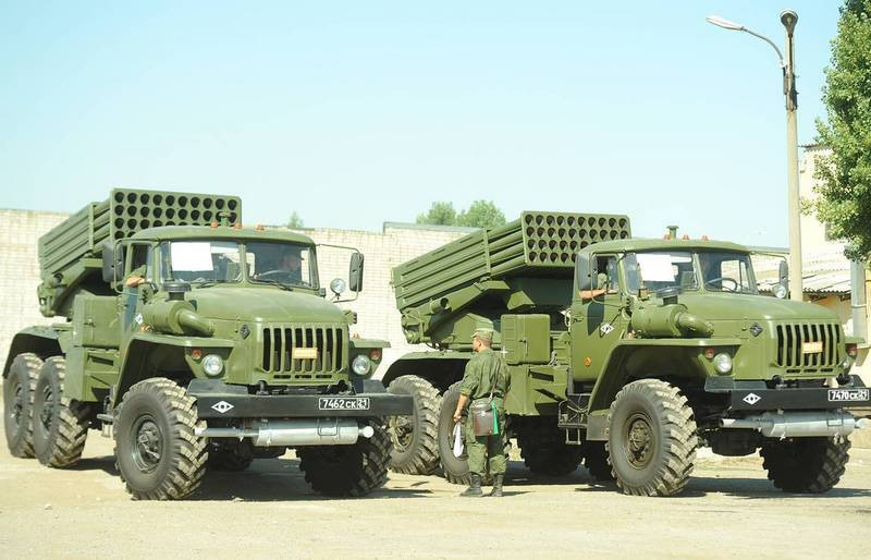 Nga là quốc gia thừa kế Liên Xô trước kia, luôn là nước đi đầu trong việc thiết kế và sản xuất nhiều hệ thống pháo phản lực phóng loạt. Nhưng yêu cầu của các chỉ huy chiến trường Nga không như trước kia, họ cần những loại pháo phản lực có mức độ chính xác cao, chứ không phải là loại pháo phản lực hủy diệt cả khu vực mục tiêu. Ảnh: PPL Tornado-G - Nguồn: Wikipedia.