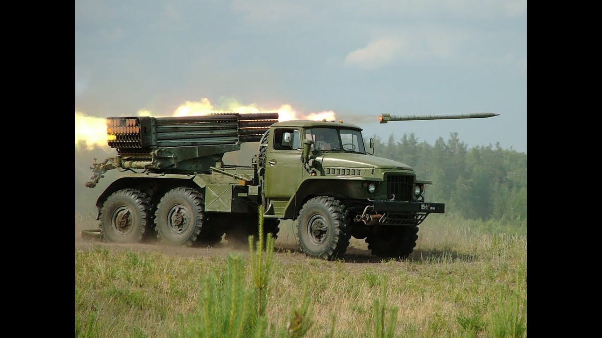 PPL BM-21 có tầm bắn tương đối tốt, so với một khẩu pháo cấp chiến thuật; khi sử dụng tăng tầm loại mới, tầm bắn xa nhất lên tới 30 km; còn thông thường, cự ly bắn từ 5 đến 20 km. Ảnh: PPL BM-21 Grad - Nguồn: Wikipedia.