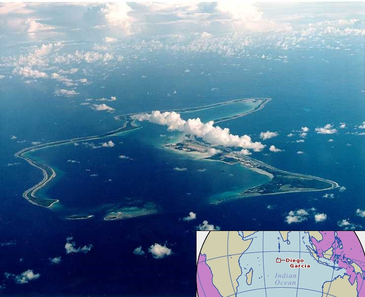 Căn cứ không quân Diego Garcia cách Maldives 1.200 km về phía nam; vào năm 2016, tình hình Biển Đông khi đó căng thẳng, do Tòa án Trọng tài Quốc tế bác bỏ yêu sách lãnh thổ của Trung Quốc tại Biển Đông (đường lưỡi bò), Mỹ cũng đã đưa 3 chiếc B-2A tới đây trực chiến. Ảnh: Căn cứ không quân Diego Garcia trên Ấn Độ Dương - Nguồn: Wikipedia.