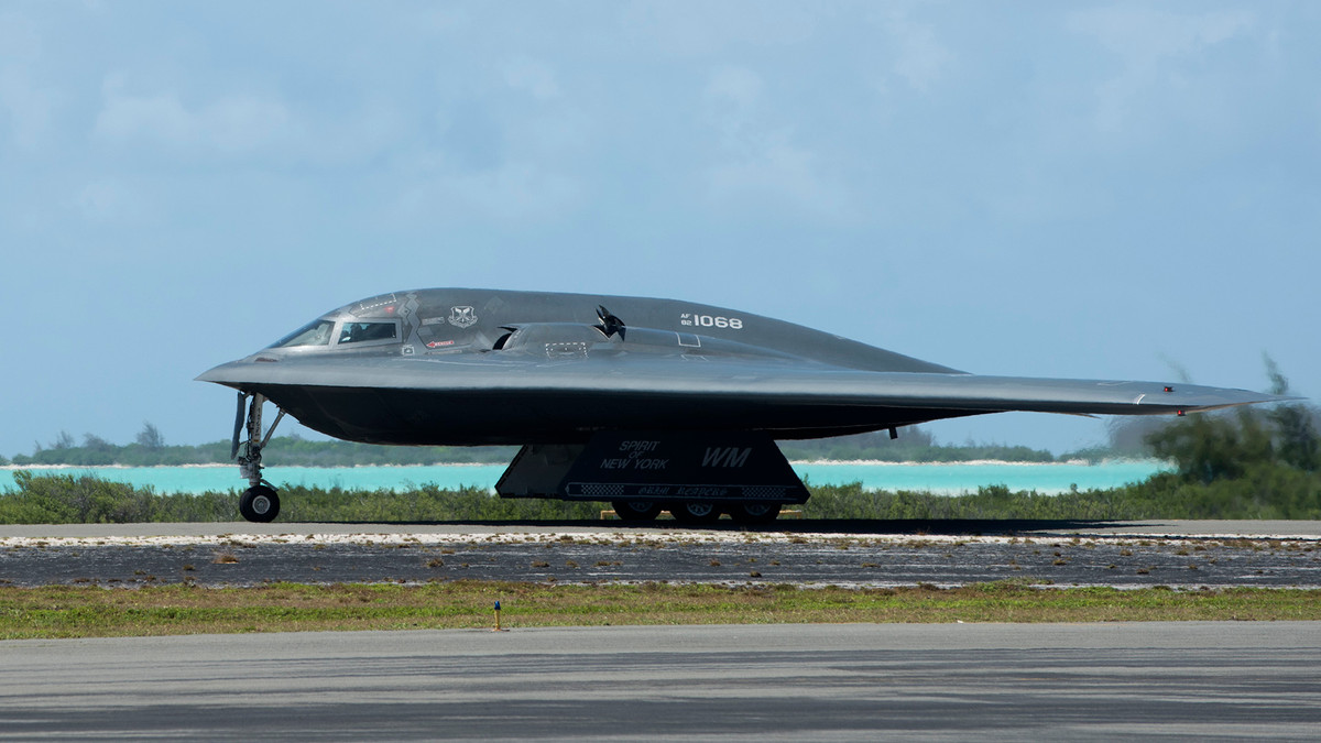 Zhang nhấn mạnh: "Việc Mỹ triển khai máy bay ném bom B-2 đã gây ra những thay đổi về sức mạnh quân sự của cả hai bên (ở khu vực Ấn Độ - Thái Bình Dương) và có thể gây ra các cuộc khủng hoảng mới. Điều này sẽ không giúp giải quyết vấn đề mà còn làm trầm trọng thêm vấn đề". Ảnh: Máy bay ném bom B-2A - Nguồn: Không quân Mỹ.