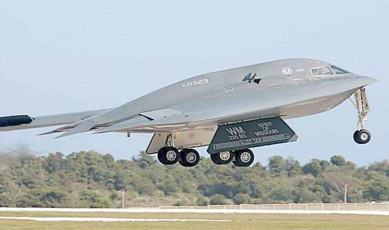 Ba chiếc máy bay ném bom B-2A đã cất cánh từ căn cứ không quân Whiteman ở bang Missouri Mỹ vào ngày 11/3, bay qua phía bắc Australia, và hạ cánh an toàn xuống căn cứ Diego Garcia của Anh ở Ấn Độ Dương. Ảnh: Máy bay ném bom B-2A - Nguồn: Wikipedia.