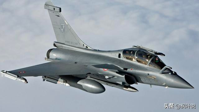 Để tăng cường tiềm lực, Không quân Ấn Độ quyết định đặt mua 36 chiếc chiến đấu cơ Rafale thuộc thế hệ 4++ của Pháp; đây là chiến đấu cơ được đánh giá là mạnh nhất, trong số máy bay chiến đấu không có tính năng tàng hình hiện nay.