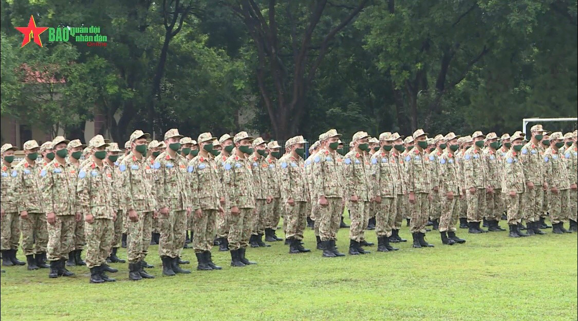 Giai đoạn 2 của đợt huấn luyện dự kiến diễn ra vào quý IV năm nay, một cuộc diễn tập quy mô sẽ được tổ chức để cho phái đoàn của Liên Hợp Quốc có thể đánh giá năng lực của lực lượng ta. Ảnh: Khối các chiến sĩ công binh tham gia đợt huấn luyện lần này trong màu áo lực lượng Gìn giữ hòa bình Việt Nam - Nguồn: QĐND