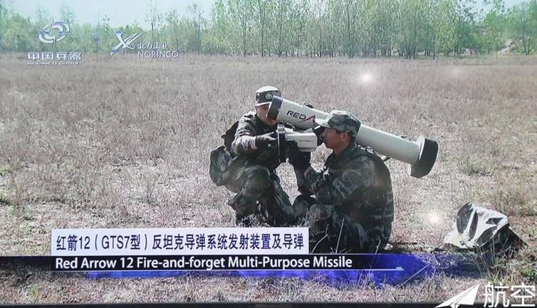 Tầm bắn tối đa của HJ-12 là 4 km, trong điều kiện chiến đấu ban đêm, HJ-12 bị giảm tầm bắn đi ½ do hạn chế của hệ thống quan sát quang học.