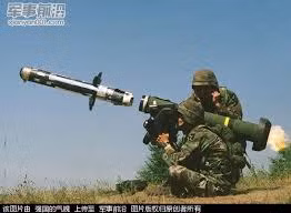 Với cấu tạo nhỏ gọn nhất có thể, tên lửa HJ-12 có thể mang vác bằng sức người, bắn từ bệ phóng vác trên vai như tên lửa chống tăng Javelin nổi tiếng của Mỹ; tên lửa hoạt động theo nguyên tắc “bắn-quên”; xạ thủ chỉ cần lấy đường ngắm ban đầu, tên lửa tự động bay đến mục tiêu và tiến công theo kiểu “đột nóc” từ trên không.