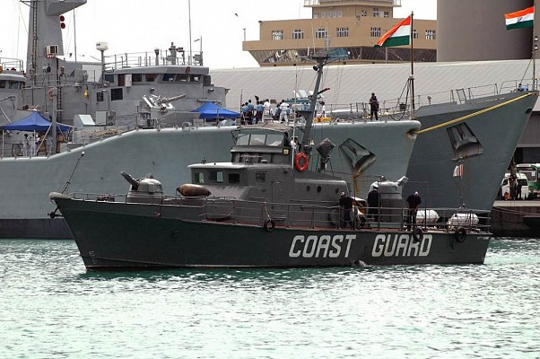 Năm 1991, Liên Xô sụp đổ, các tàu tuần tra cao tốc Grif 1400M này được chia cho các quốc gia Liên bang. Từ năm 2007 đến nay, chỉ còn khoảng 15-20 tàu tuần tra loại này còn trong biên chế hải quân Nga. Ảnh: Tàu tuần tra cao tốc đề án 1400M của tuần duyên Ấn Độ.