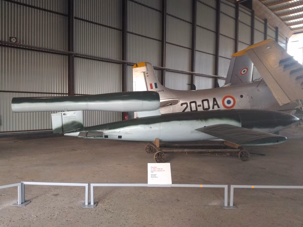 Với một phi công điều khiển, quả bom “cảm tử” này, sẽ có thể tìm thấy bất kỳ mục tiêu nào, dù nhỏ đến đâu và với lượng nổ đủ để phá hủy mục tiêu. Có lẽ đây cũng là ý tưởng của các thiết bị dẫn đường “thông minh” trên tên lửa hành trình Tomahawk của Mỹ hay Kaliber của Nga hiện nay.