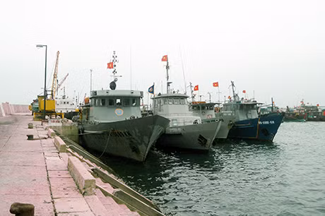 Việc đưa vào hoạt động Trung tâm huấn luyện này sẽ giúp nâng cao đáng kể năng lực cho Cục kiểm ngư cũng như lực lượng Kiểm ngư các địa phương trực thuộc Sở nông nghiệp và phát triển nông thôn của 28 tỉnh duyên hải Việt Nam. Ảnh: Đội tàu tuần tra của Kiểm ngư tỉnh Quảng Ninh thường thực hiện nhiệm vụ trên Vịnh Bắc Bộ.