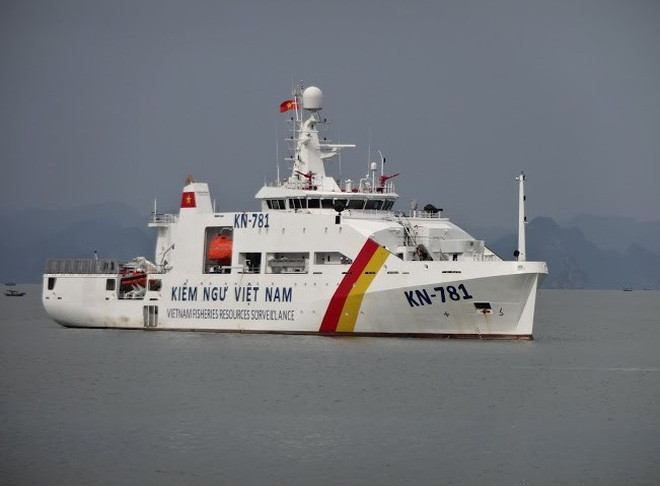 Theo vị Đại sứ Mỹ cho biết, Mỹ có những bề dày kinh nghiệm trong việc quản lý và thực thi pháp luật thủy sản trên biển, đồng thời nước này cũng sẵn sàng chia sẻ những kinh nghiệm đó với Việt Nam. Người Mỹ cũng mong muốn hợp tác cùng Việt Nam phát triển nghề cá một cách bền vững và hỗ trợ ngư dân ta trước những đe dọa bất hợp pháp, phi lý trên biển. Ảnh: Tàu KN-781 (nay là tàu KN-290) - tàu tuần tra đa năng có lượng giãn nước lớn nhất và hiện đại nhất của Kiểm ngư Việt Nam.