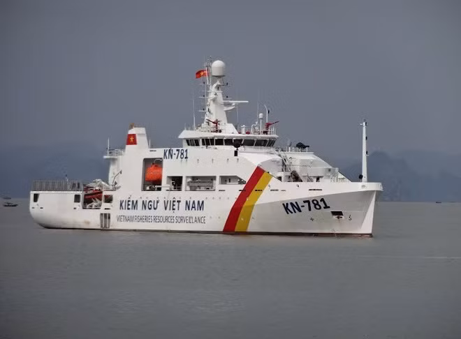 Theo vị Đại sứ Mỹ cho biết, Mỹ có những bề dày kinh nghiệm trong việc quản lý và thực thi pháp luật thủy sản trên biển, đồng thời nước này cũng sẵn sàng chia sẻ những kinh nghiệm đó với Việt Nam. Người Mỹ cũng mong muốn hợp tác cùng Việt Nam phát triển nghề cá một cách bền vững và hỗ trợ ngư dân ta trước những đe dọa bất hợp pháp, phi lý trên biển. Ảnh: Tàu KN-781 (nay là tàu KN-290) - tàu tuần tra đa năng có lượng giãn nước lớn nhất và hiện đại nhất của Kiểm ngư Việt Nam.