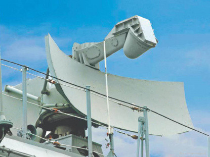Và đây là radar kiểm soát hoả lực của các tên lửa Kh-35 trên tàu Molniya. Ảnh: Radar Garpun-Bal.