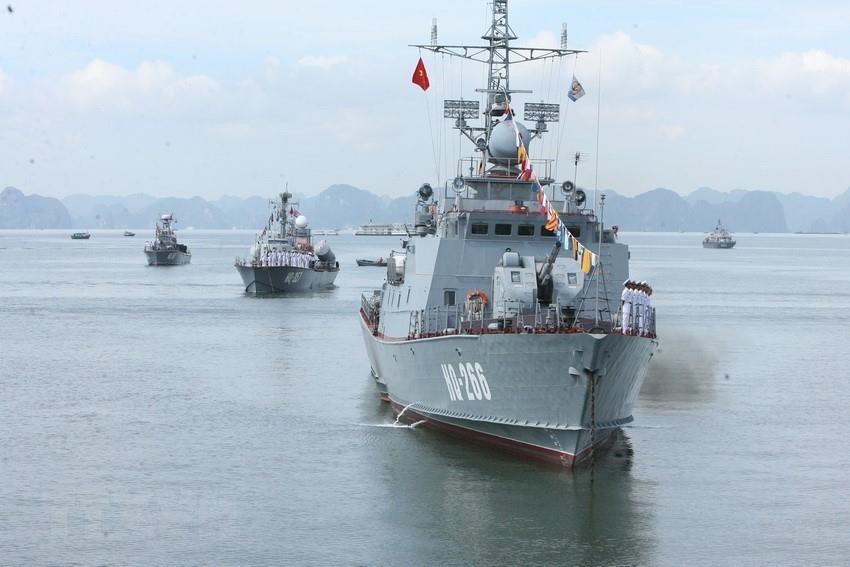 Câu hỏi đặt ra là nếu chế tạo tàu chống ngầm, liệu con tàu của chúng ta sẽ được thiết kế như thế nào? Nhìn chung với năng lực đóng tàu chiến đấu hiện tại, có lẽ nếu thiết kế tàu chống ngầm, Việt Nam sẽ bắt đầu từ các loại tàu cỡ nhỏ, hoạt động ven biển cỡ dưới 1.000 tấn.