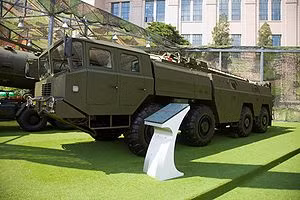 Hiện nay loại tên lửa đạn đạo chiến thuật chiếm nhiều nhất của Trung Quốc là loại Dongfeng-11 (DF-11); đây là loại tên lửa đạn đạo tầm ngắn cơ động, được phát triển vào thập niên 1970, với tầm bắn là 300 km với đầu đạn mang theo là 800 kg. Ảnh: Tên lửa đạn đạo chiến thuật DF-11 của Trung Quốc - Nguồn: Wikipedia