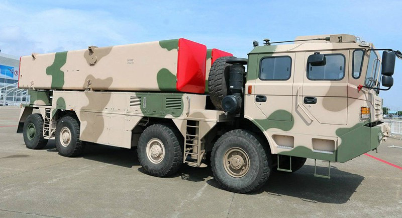 Cũng trong thời gian đó, tốc độ phát triển kinh tế của Trung Quốc thường xuyên ở hai con số và chi phí cho quốc phòng của Trung Quốc luôn vượt xa các quốc gia khác; tuy nhiên số tên lửa đạn đạo chiến thuật của Trung Quốc cũng chưa chiếm nhiều trong số vũ khí chính xác, tầm xa của Quân đội nước này. Ảnh: Xe chở đạn tên lửa DF-12 của Trung Quốc - Nguồn: Wikipedia