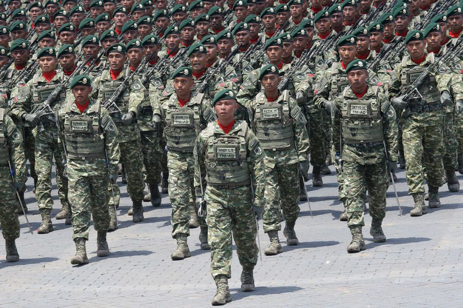 Về lực lượng đặc biệt, Indonesia cũng sử dụng riêng một mẫu quân phục ngụy trang họa tiết Digital với màu xanh sẫm chủ đạo với hợp với các mảng họa tiết nhỏ, tạo độ ngụy trang cực cao và phù hợp đặc thù tác chiến riêng của lực lượng này. Ảnh: Đặc nhiệm lục quân Indonesia với quân phục Digital.