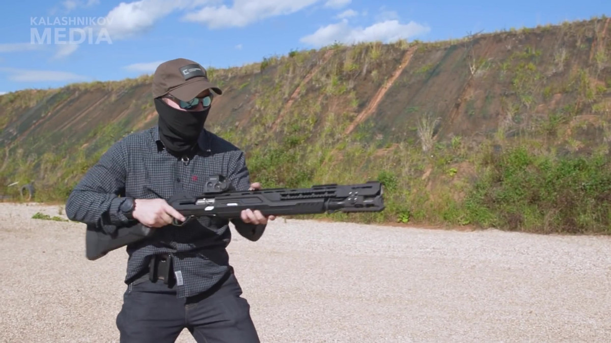 Phiên bản MP-155 Ultima được công bố tại triển lãm ARMY-2020 với hình dạng khá giống các khẩu súng hầm hố trong trò chơi điện tử. Tất nhiên nó vẫn bắn đạn thông thường chứ không phải tia laser hay năng lượng kỳ lạ như chơi game.