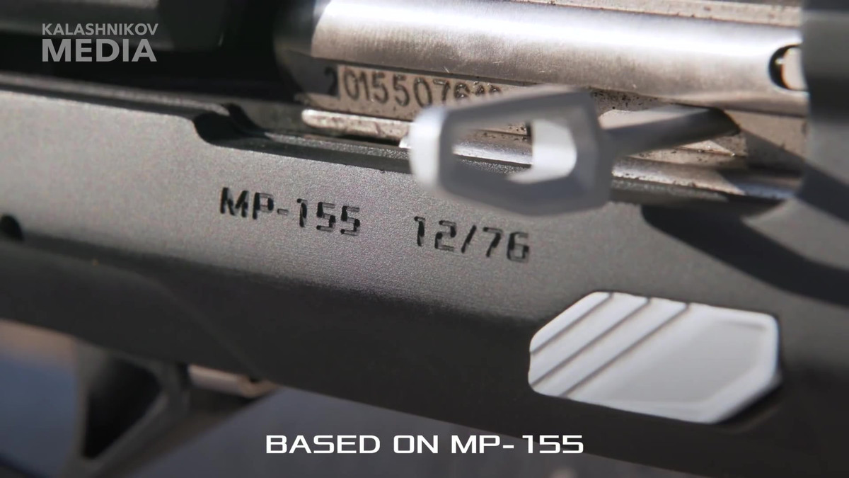 Nhà sản xuất khẩu AK huyền thoại cho biết, phần thân chính của MP-155 được bao bọc bởi bộ khung bảo vệ hầm hố làm bằng vật liệu nhôm và polymer. Cho nên trông chúng khá to nhưng thực ra trọng lượng không quá lớn.