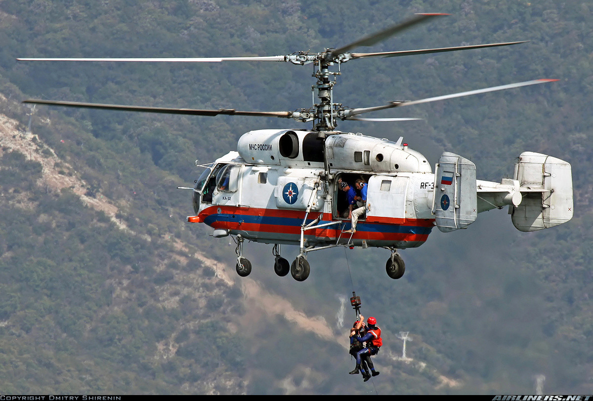 Ngoài ra, nếu khách hàng có yêu cầu về phiên bản cứu hộ - cứu nạn trên biển, đại diện của đơn vị thiết kế Ka-32 cho biết là họ có sẵn phương án như vậy. "Ở đây, chúng tôi có phương án Ka-32S - "nhân viên cứu hộ biển", nó được điều chỉnh về cấu trúc để thích ứng với boong tàu, dành sử dụng trên các tàu phá băng của Nga. Đương nhiên, trong dòng nâng cấp "32" sẽ gồm mẫu trực thăng có thể thực hiện hoạt động tìm kiếm-cứu nạn ở bất kỳ khu vực nào trên đại dương, không có cột tiêu định hướng, không có liên lạc với bờ, cách con tàu cơ sở đến 200 km và đảm bảo trở lại an toàn", chuyên gia cho hay.