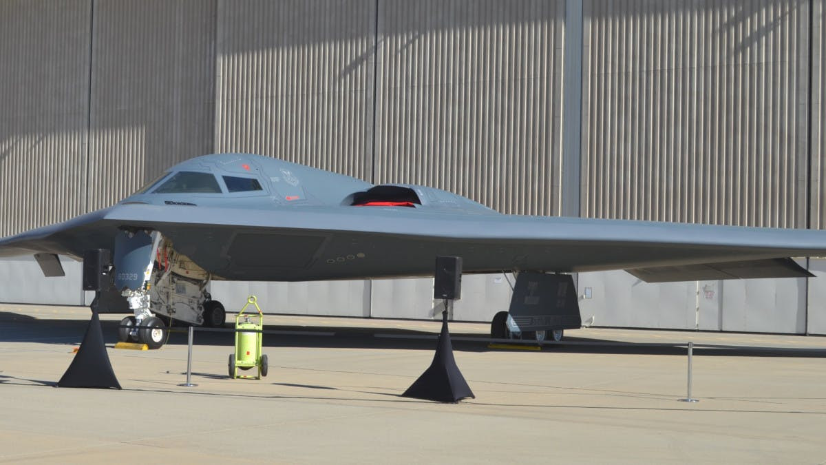 Theo một tài liệu từ Lầu năm góc, Helvi nói với các phóng viên vào ngày 18/6: "Chúng tôi đang đầu tư vào khu vực Ấn Độ-Thái Bình Dương, để đảm bảo khả năng sẵn sàng chiến đấu vượt trội so với những đối thủ, bằng những loại vũ khí hiện đại nhất, như tàu ngầm hạt nhân thế hệ mới, máy bay ném bom chiến lược tàng hình B-21 Raide và máy bay tuần thám biển P-8 Poseidon".