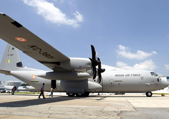Ấn Độ cũng là quốc gia “đặc biệt”, khi trong biên chế của họ, có đủ cả vũ khí của Liên Xô/Nga và phương Tây; Ấn Độ cũng là một trong số ít các quốc gia, từ trước đến nay có thể mua vũ khí hiện đại từ Liên Xô/Nga và Mỹ. Ảnh: Máy bay C-130J của Không quân Ấn Độ - Nguồn: Indiastrategic.in