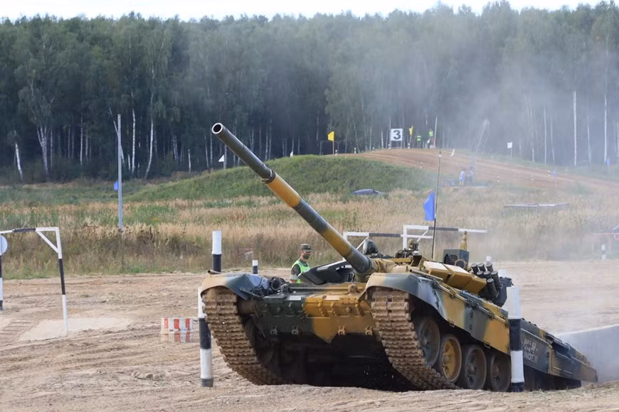 Trong bản tin sáng nay trên tờ QĐND, Ban tổ chức và Ban trọng tài nội dung "xe tăng hành tiến" - hội thao Army Games 2020 đã công bố kết quả chung cuộc trận thi đấu bán kết giữa đội tuyển xe tăng Việt Nam và Myanmar. Theo đó, thành tích chính thức của ĐT Việt Nam là 2 giờ 23 phút 16 giây, còn ĐT Myanmar là 2 giờ 18 phút 04 giây. Ảnh: QĐND.