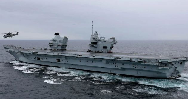 Trong bối cảnh quốc tế hiện nay, một số quốc gia như Trung Quốc và Nga liên tục gia tăng sức mạnh hàng hải, nhằm bảo vệ lợi ích quốc gia; trong bối cảnh đó, nước Anh cũng dồn ngân sách đóng mới 2 tàu sân bay và cùng với Trung Quốc, là quốc gia sở hữu 2 tàu sân bay. Ảnh: Tàu sân bay lớp Queen Elizabeth của Hải quân Anh - Nguồn: Hải quân Anh.