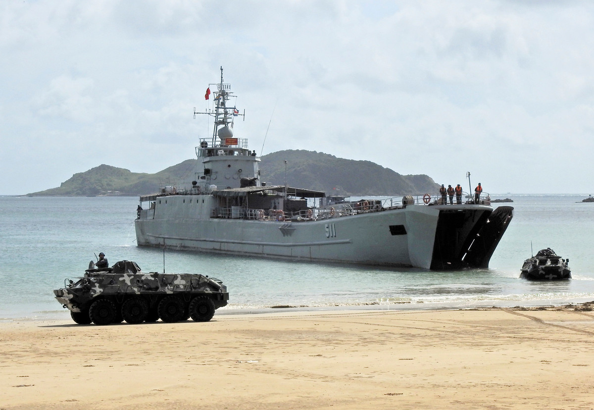 Theo số ra ngày 15/9/2020 của báo Hải quân, tàu đổ bộ 511 (biên chế Lữ đoàn vận tải 125 Hải quân) đã được sửa chữa, hiện đại hóa thành công trong giai đoạn từ 2017-2019 sau 41 năm phục vụ bền bỉ. Đây là tin vui đối với Hải quân Nhân dân Việt Nam nói riêng và Quân đội Nhân dân Việt Nam nói chung về vấn đề đảm bảo vũ khí khí tài. Khi mà tàu 511 là một trong các tàu đổ bộ lớn, đóng vai trò quan trọng đối với vận tải hải quân. Ảnh: Báo Hải quân Việt Nam.