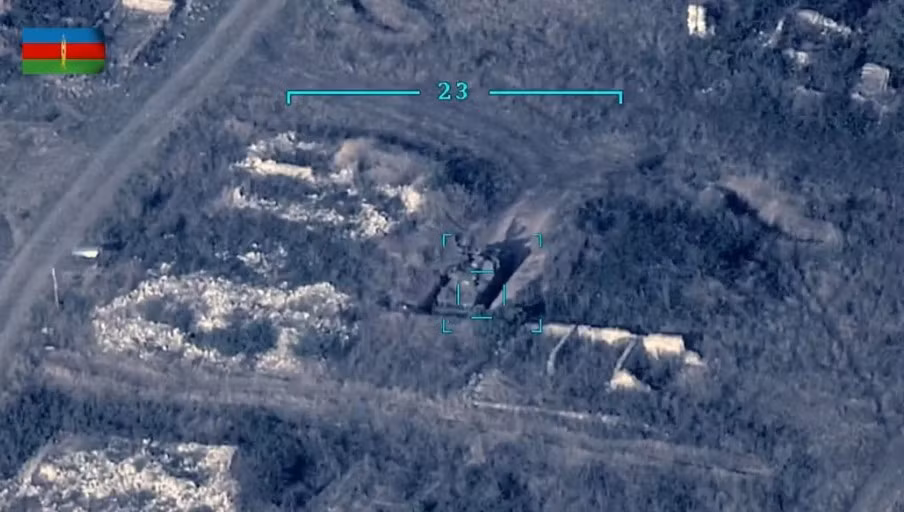 AP dẫn lời nhà chức trách Nagorno-Karabakh cho hay pháo binh đã tấn công thủ phủ Stepanakert của vùng này và các thị trấn Martaker, Martuni. Ngược lại, người phát ngôn Bộ Quốc phòng Armenia Artsrun Hovhannisyan tố Azerbaijan tấn công lãnh thổ Armenia gần thị trấn Vardenis.